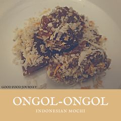 A picture of Ongol-ongol (mung bean cake with coconut).