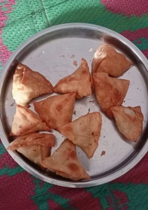समोसे (samose recipe in Hindi) रेसिपी मुख्य फोटो