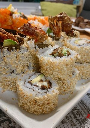 影片-氣炸芝麻牛油果軟殼蟹反卷 的食譜成品照片