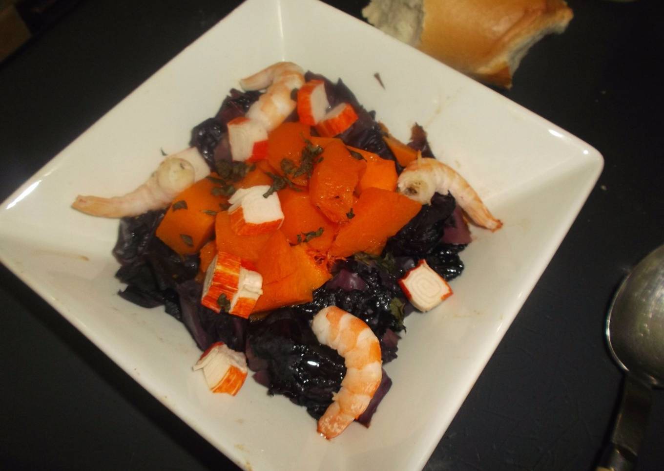 Lombarda con calabaza y marisco