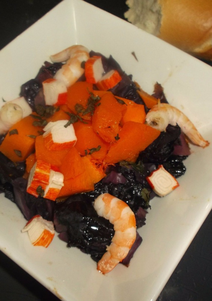 Una foto de Lombarda con calabaza y marisco