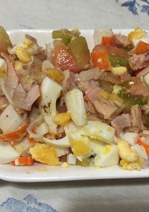 Una foto de Ensalada de huerto y mar