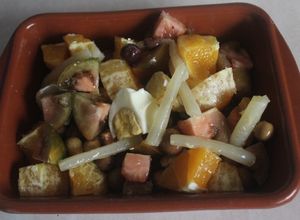Una foto de Ensalada con Naranja y Kumato