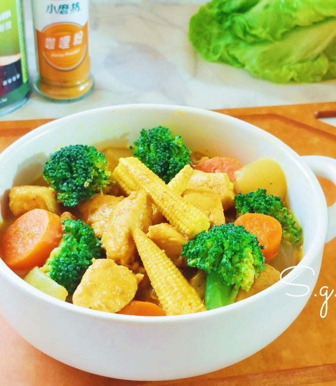 椰香雞肉蔬菜咖哩 的食譜成品照片