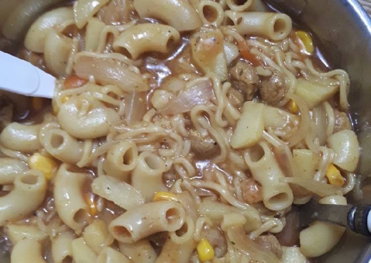 How to Prepare Recipe of Soupy macaroni and maggi masala