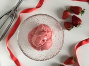 Una foto di gelato con yogurt