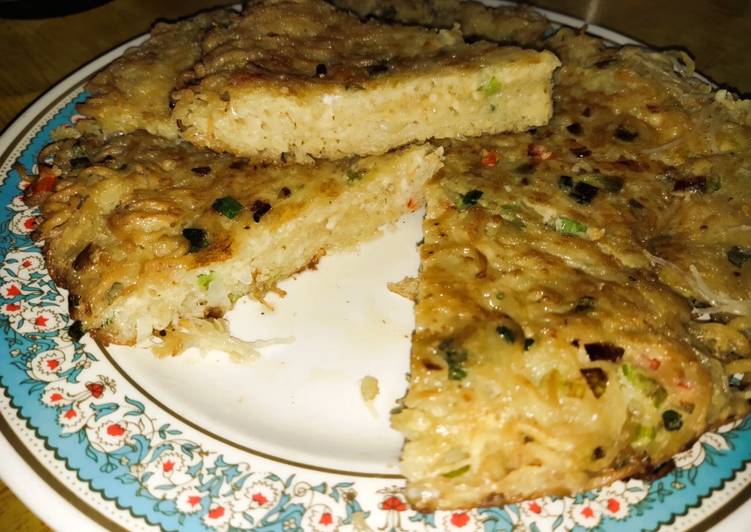 Bagaimana Membuat Omlet mie bihun daun bawang yang Lezat Sekali