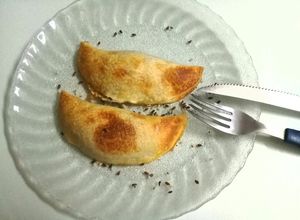 Una foto de Empanadas de cebollita y champis al vino blanco🐈