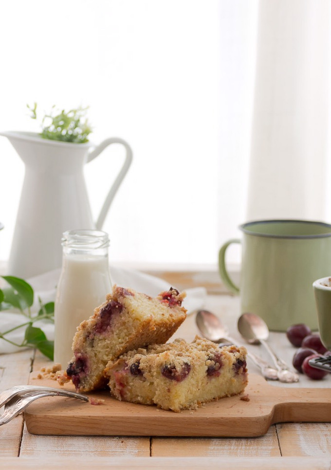 Una foto de Bizcocho de requesón y cerezas con Streusel