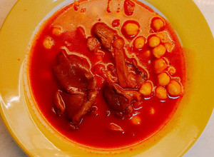 Una foto de Callos de setas con garbanzos. Pancita de Setas estilo Español