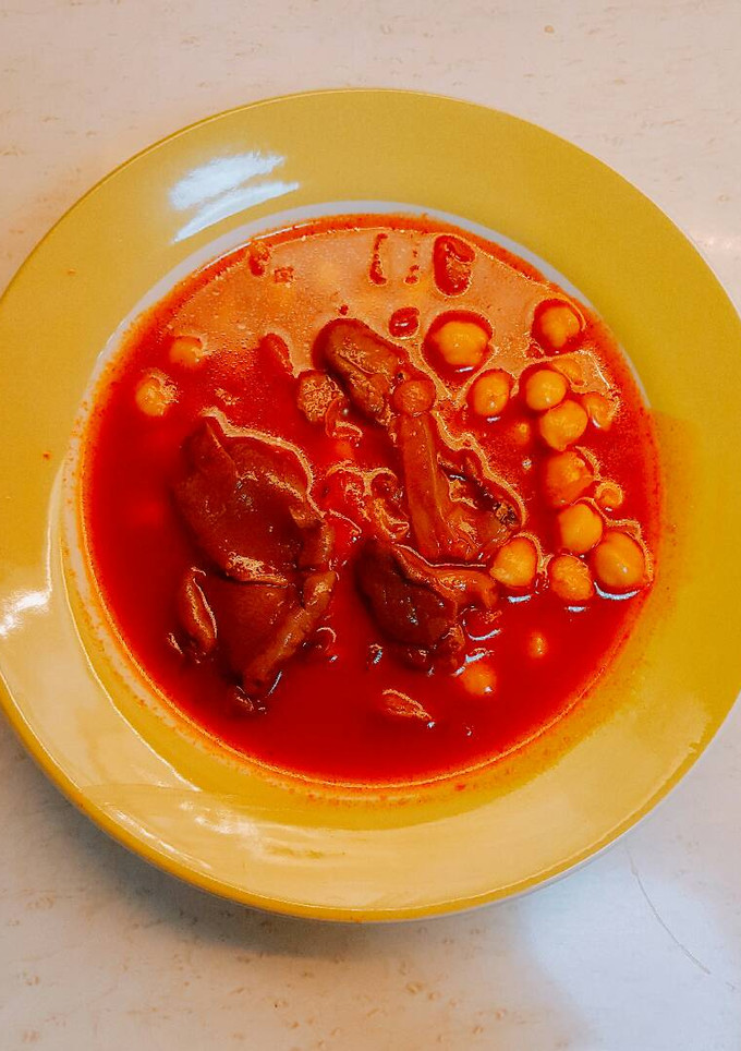 Una foto de Callos de setas con garbanzos. Pancita de Setas estilo Español