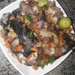 A picture of Peppered cat fish.