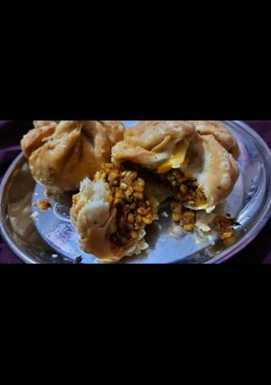 मूंग दाल खस्ता कचौड़ी (moong dal khasta kachori recipe in Hindi) रेसिपी मुख्य फोटो