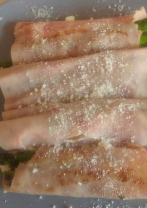 Foto principal de Espárragos trigueros con jamón y queso