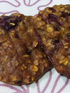 Una foto de Galletas de avena, plátano y frambuesas