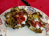 Alcachofas rellenas de queso de cabra y jamón