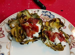 Foto principal de Alcachofas rellenas de queso de cabra y jamón