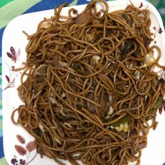 A picture of Chowmein.