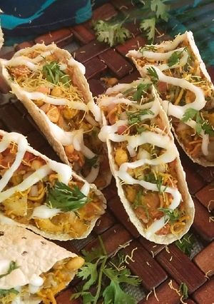 મસાલા પાપડ ટાકોઝ ચાટૅ (Masala papad Tacos Chaat Recipe in Gujarati રેસીપી મુખ્ય ફોટો