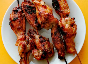 Una foto de Brochetas de Alitas de Pollo 🍗