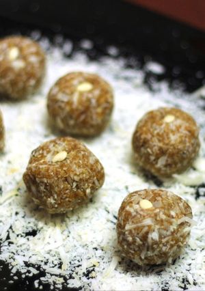 A picture of Muesli and Pumpkin balls.