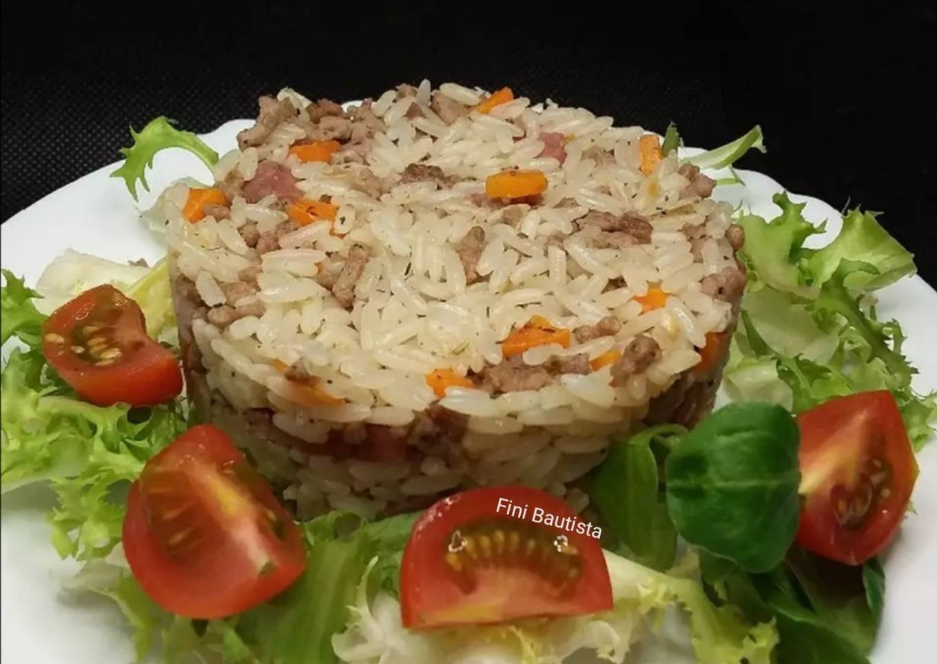 Arroz blanco con picadillo de ternera y fuet