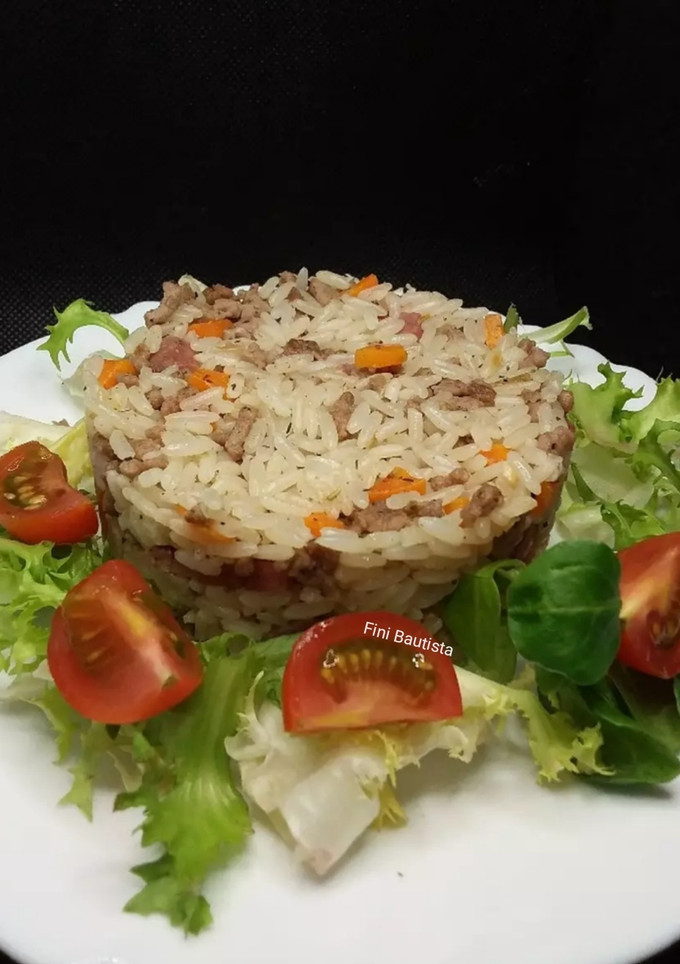 Una foto de Arroz blanco con picadillo de ternera y fuet