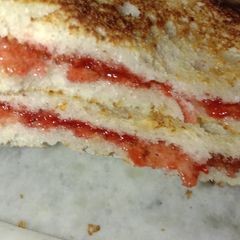 A picture of Bread jam.