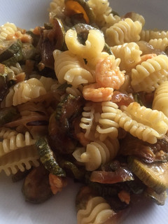 Foto di Insalata di pasta con zucchine, gamberetti e curry