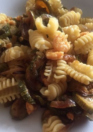 Foto di Insalata di pasta con zucchine, gamberetti e curry