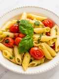 Mostacholes a la pomodorini con tomate cherry y albahaca