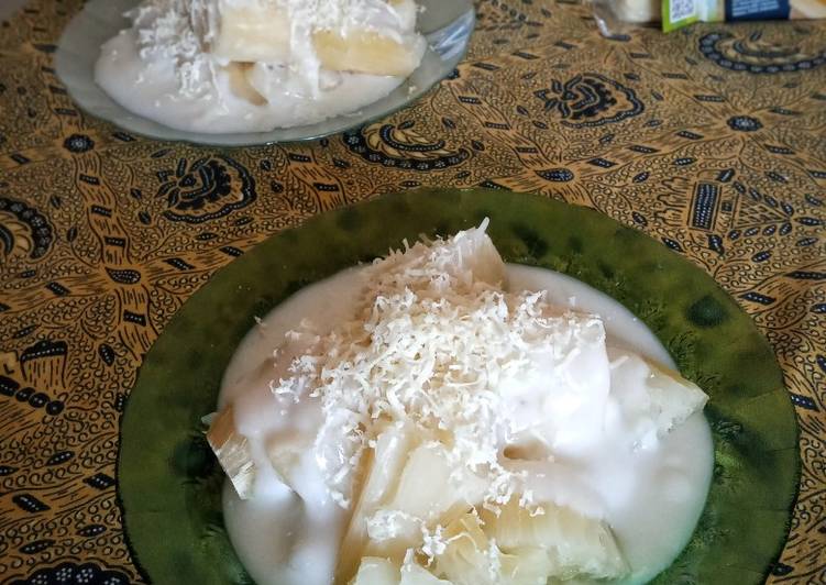 Bagaimana Menyiapkan Singkong Thailand (Thai Cassava with Coconut Sauce), Lezat