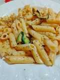 Penne rigate alle zucchine e squacquerone