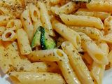 Penne rigate alle zucchine e squacquerone