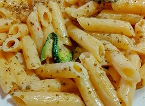 Foto di Penne rigate alle zucchine e squacquerone
