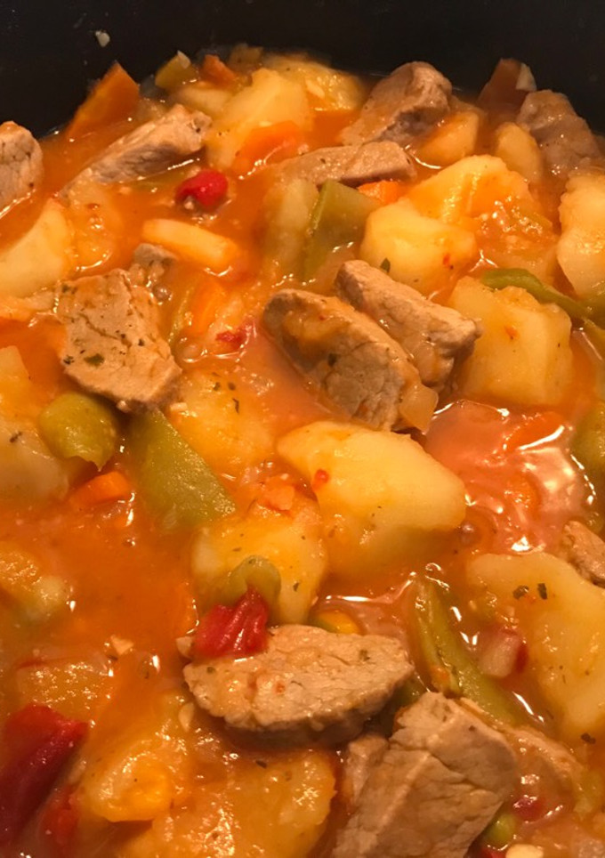 Una foto de Guiso carne de cerdo y patatas