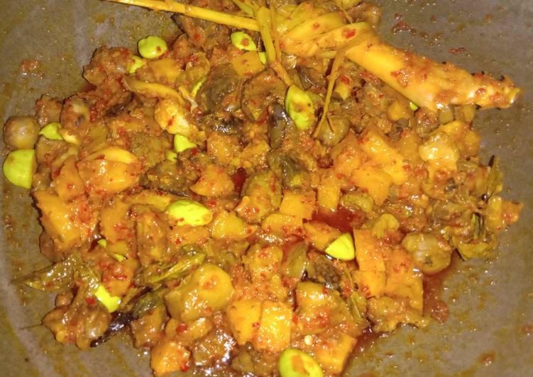 Sambel goreng ati kentang