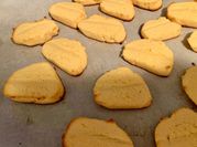 Una foto de galletitas de coco keto