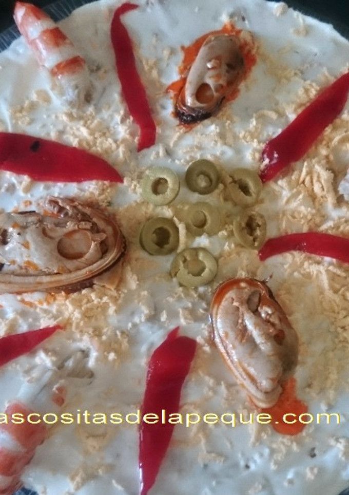 Una foto de Tarta de ensaladilla de marisco