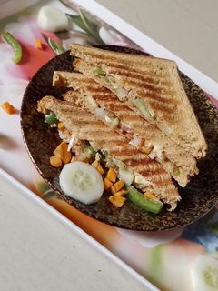 வெஜ் சீஸ் சண்ட்விச்(veg cheese sandwich recipe in tamil) செய்முறை முக்கிய புகைப்படம்