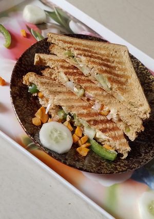 வெஜ் சீஸ் சண்ட்விச்(veg cheese sandwich recipe in tamil) செய்முறை முக்கிய புகைப்படம்