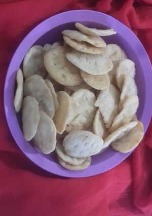 A picture of Mathri.