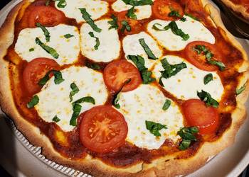 Easiest Way to Recipe Yummy Margherita Pizza