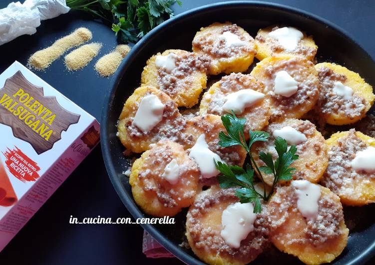 How to Prepare Qualsiasi sera della settimana Dischi di Polenta gratinati al pesto di noci