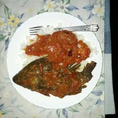 A picture of Fried fish in yummy curry..
