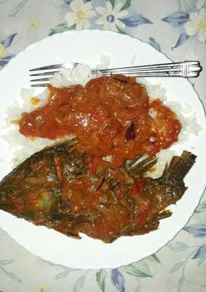 A picture of Fried fish in yummy curry..