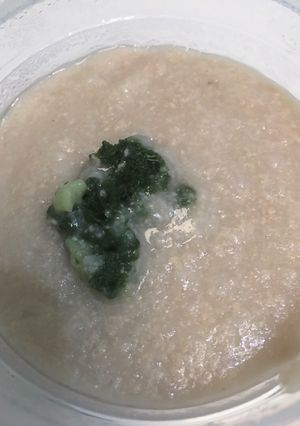 Hình của món Cháo thịt bò rau bina.