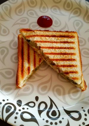 A picture of Cheesy Potato Sandwich.