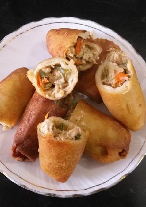 A picture of Chicken spring rolls.