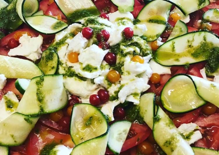 Beef tomato, mozzarella, pesto and curly courgette salad